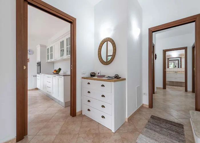 Villa In 43988